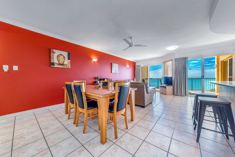 Ocean Views Galore - Airlie Beach - Accommodation Main Beach 6