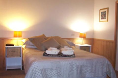 Yarraglen BnB - Accommodation Main Beach 6