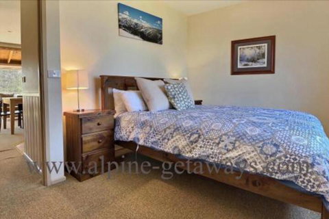 Blue Bird - Accommodation Main Beach 6