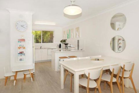 Unit 1 / 14 Tamarindus Street Marcoola Beach Pet Friendly 300 BOND Linen Supplied - Accommodation Main Beach 4