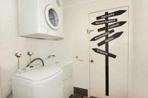 Unit 1 / 14 Tamarindus Street Marcoola Beach Pet Friendly 300 BOND Linen Supplied - Accommodation Main Beach 6