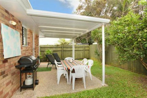 Unit 1 / 14 Tamarindus Street Marcoola Beach Pet Friendly 300 BOND Linen Supplied - Accommodation Main Beach 5