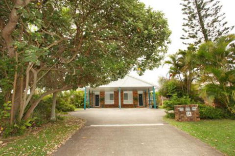 Unit 1 / 14 Tamarindus Street Marcoola Beach Pet Friendly 300 BOND Linen Supplied - Accommodation Main Beach 0
