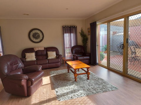 Annesley Central - Accommodation Main Beach 4
