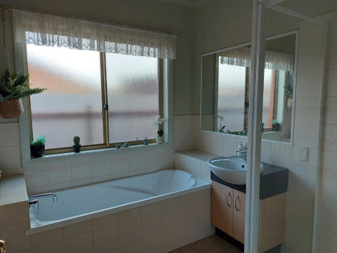 Annesley Central - Accommodation Main Beach 7