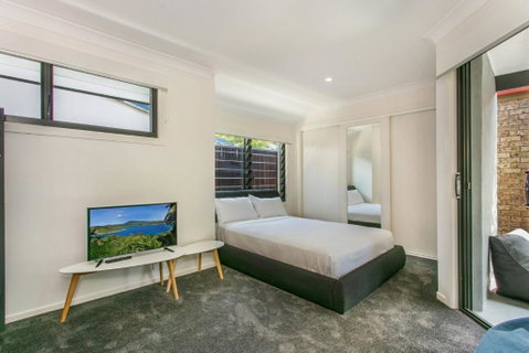 A SWEET ESCAPE At The Beach - Accommodation Main Beach 6