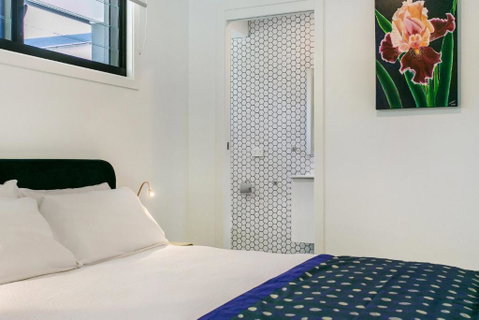 A SWEET ESCAPE At The Beach - Accommodation Main Beach 5