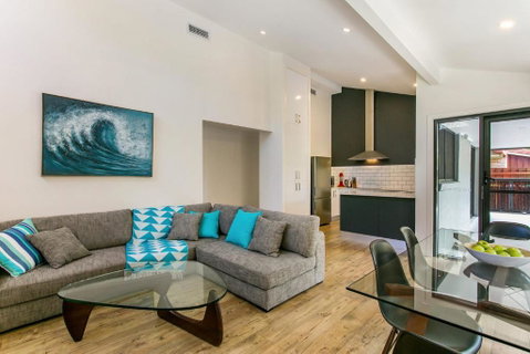 A SWEET ESCAPE At The Beach - Accommodation Main Beach 4