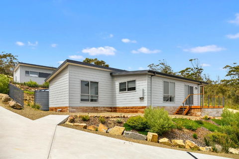 Chill Tasmania - Accommodation Main Beach 1