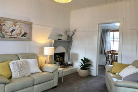 Recreation Cottage - Accommodation Main Beach 0