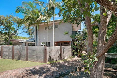 A SWEET ESCAPE Alkira - Accommodation Main Beach 4