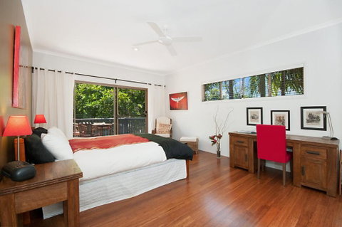 A SWEET ESCAPE Alkira - Accommodation Main Beach 1