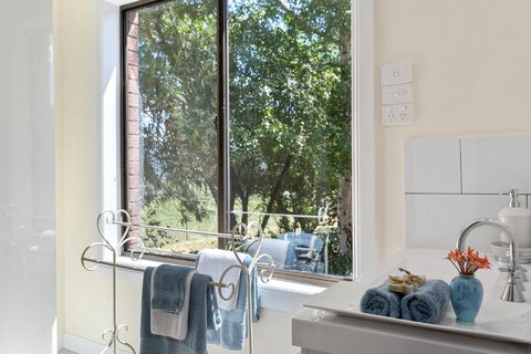 Birch Lane - Accommodation Main Beach 4