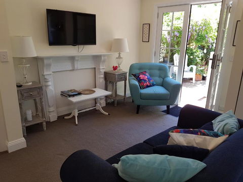 Birch Lane - Accommodation Main Beach 1