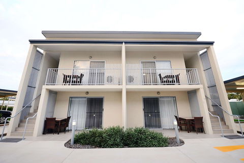 Oaks Middlemount Suites - Accommodation Main Beach 1