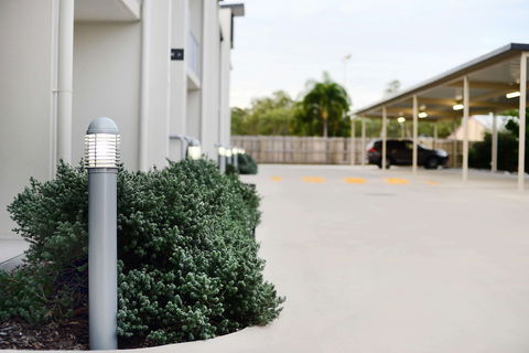 Oaks Middlemount Suites - Accommodation Main Beach 0