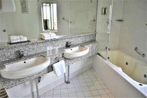 Grand Country Lodge Motel - Accommodation Main Beach 6