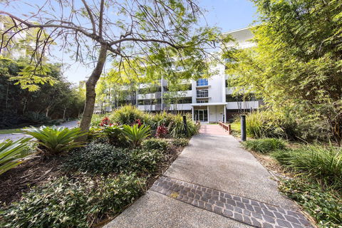 Oaks Brisbane Mews Suites - Accommodation Main Beach 1