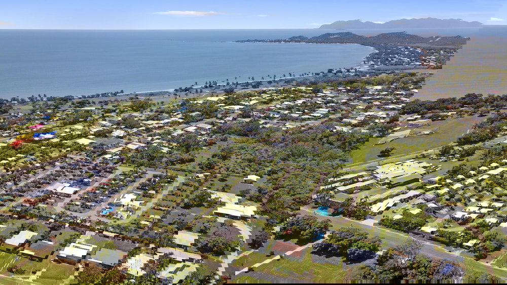 Bowen QLD Accommodation Main Beach