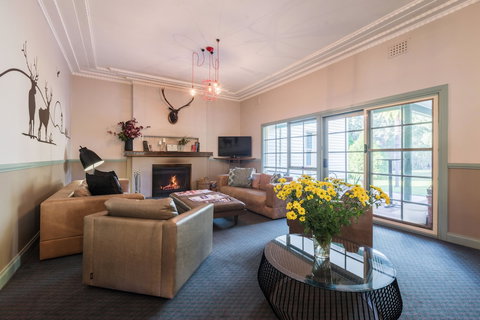 Oscar's On The Yarra - Accommodation Main Beach 2