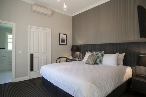 Oscar's On The Yarra - Accommodation Main Beach 4