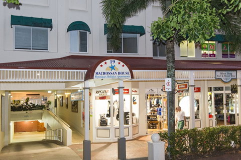 Macrossan House - Accommodation Main Beach 0