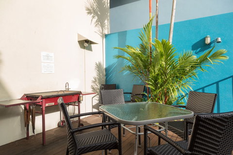 Macrossan House - Accommodation Main Beach 2