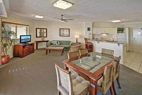 Raffles Mooloolaba - Accommodation Main Beach 5