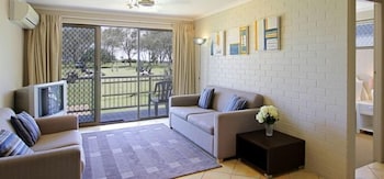 Main Beach Apartments - Accommodation Main Beach 1