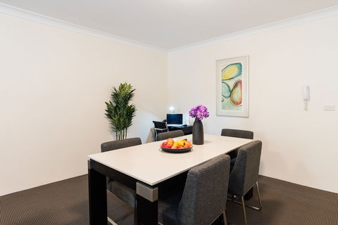 Eastwood Furnished Apartments - Accommodation Main Beach 0