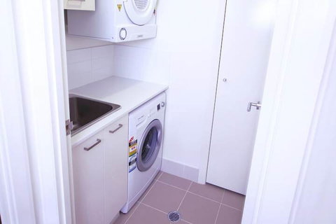 Domain Serviced Apartments - Accommodation Main Beach 5