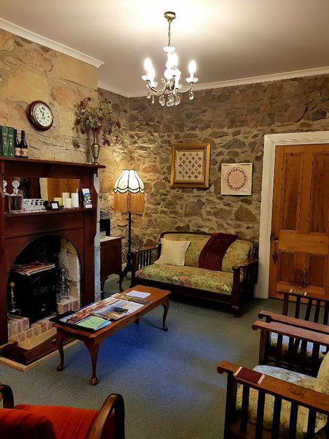 Orfords Sanda House B & B - Accommodation Main Beach 2
