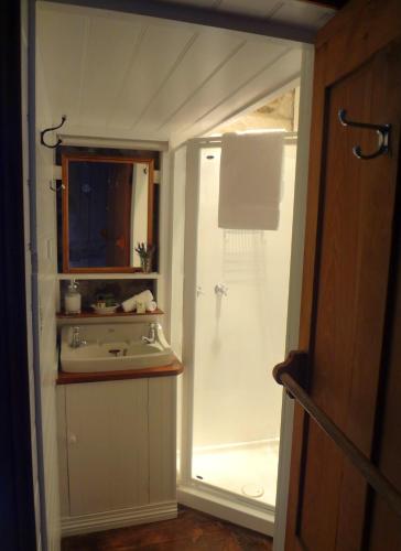 Orfords Sanda House B & B - Accommodation Main Beach 4