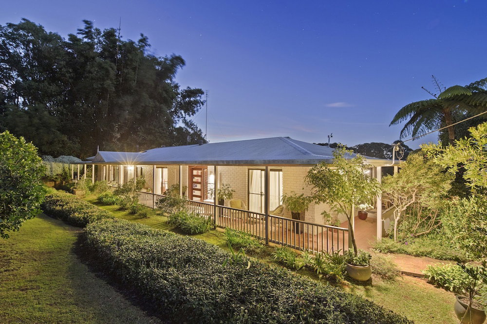 Mapleton QLD Accommodation Main Beach