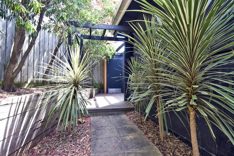 Lornebeach Apartments - Accommodation Main Beach 0