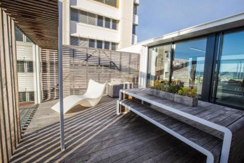 Avalon City Retreat - Accommodation Main Beach 0