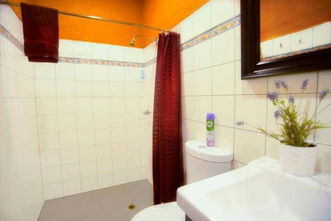 The Underground Motel - Accommodation Main Beach 7