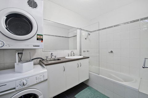 Ocean Terrace 6 67 Pacific Drive - Accommodation Main Beach 2
