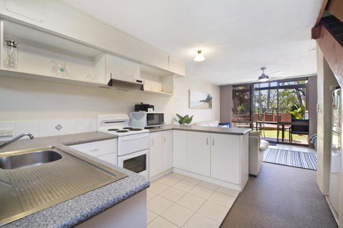 Ocean Terrace 6 67 Pacific Drive - Accommodation Main Beach 6