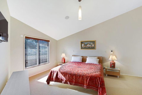 Breath Taking Waterfront! - Accommodation Main Beach 4