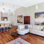 Breath Taking Waterfront! - Accommodation Main Beach 1