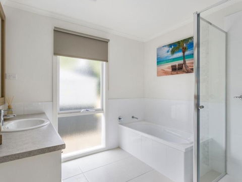 Sand Surf Beach Beautiful Rye Holiday Home - Accommodation Main Beach 6