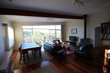 Fairways Close - Accommodation Main Beach 2