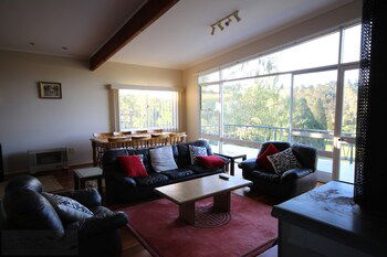 Fairways Close - Accommodation Main Beach 6