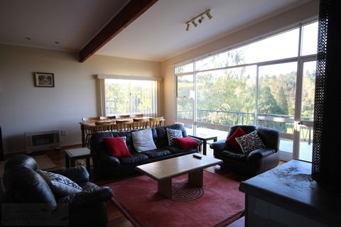 Fairways Close - Accommodation Main Beach 1