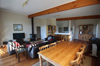 Fairways Close - Accommodation Main Beach 3