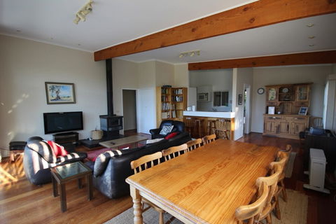Fairways Close - Accommodation Main Beach 0