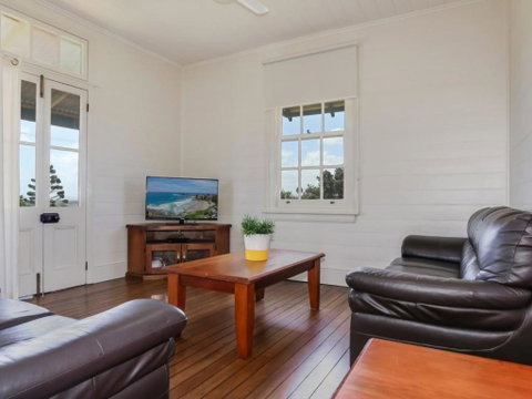 Yamba Pilot Cottage 2 Pets Welcome Close To Beach - Accommodation Main Beach 3