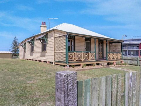 Yamba Pilot Cottage 2 Pets Welcome Close To Beach - Accommodation Main Beach 5