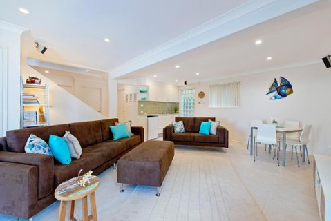Allure By The Sea - Accommodation Main Beach 5